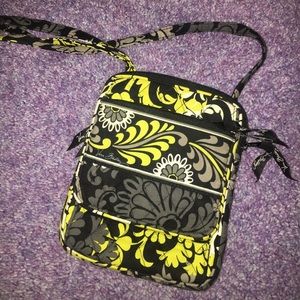 Vera Bradley cross body in perfect condition!